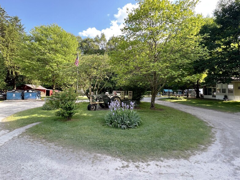 More Photos Of 8664 Yawberg Rd, Whitehouse Trailer Camper Park For Sale