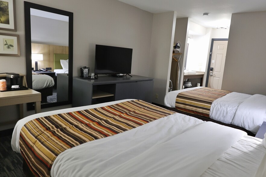 More Photos Of 737 Avon Rd, Sparta Hotel For Sale