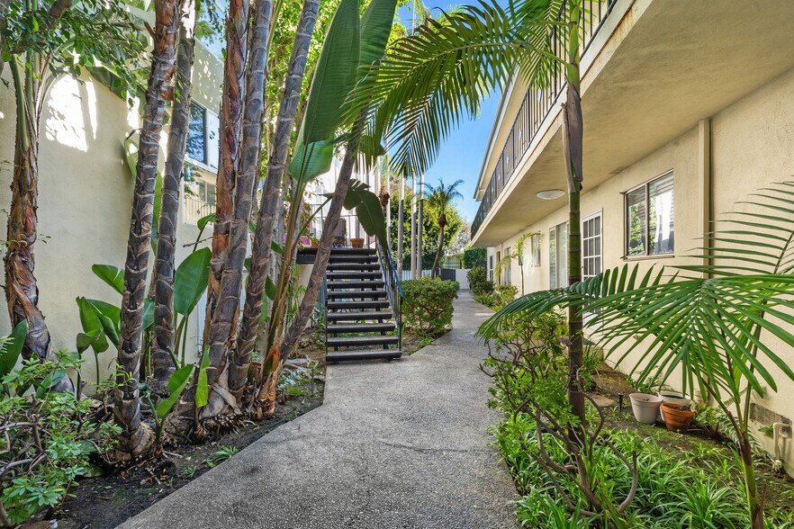 More Photos Of 3410 Club Dr, Los Angeles Apartments For Sale