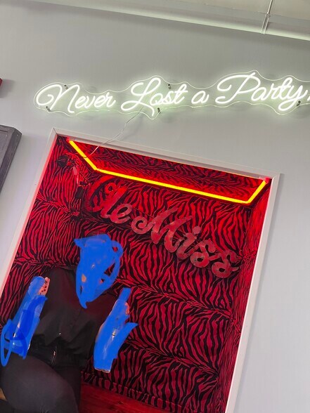 More Photos Of 1107 Jackson Ave E, Oxford Restaurant For Lease