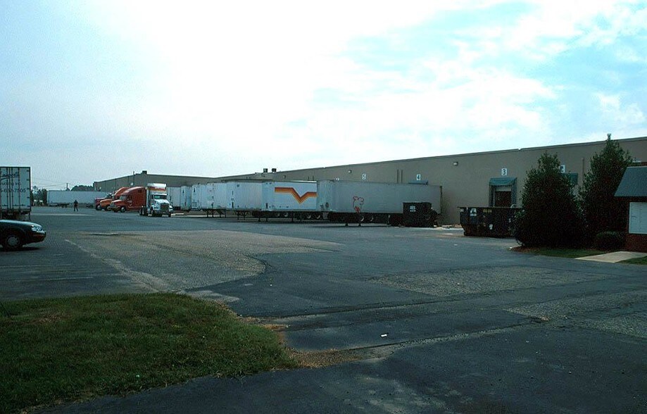 More Photos Of 9517 Monroe Rd, Charlotte Light Distribution For Lease