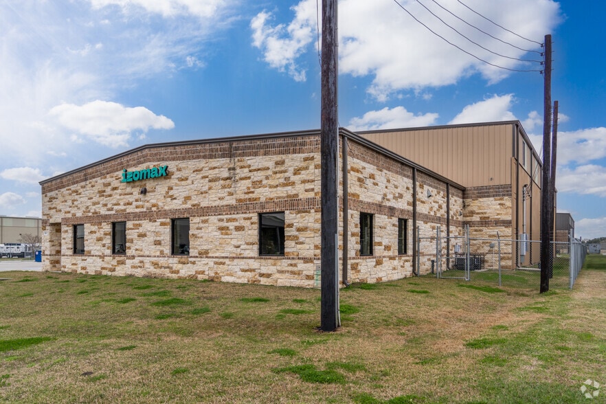 More Photos Of 4482 Genoa Red Bluff, Houston Warehouse For Lease