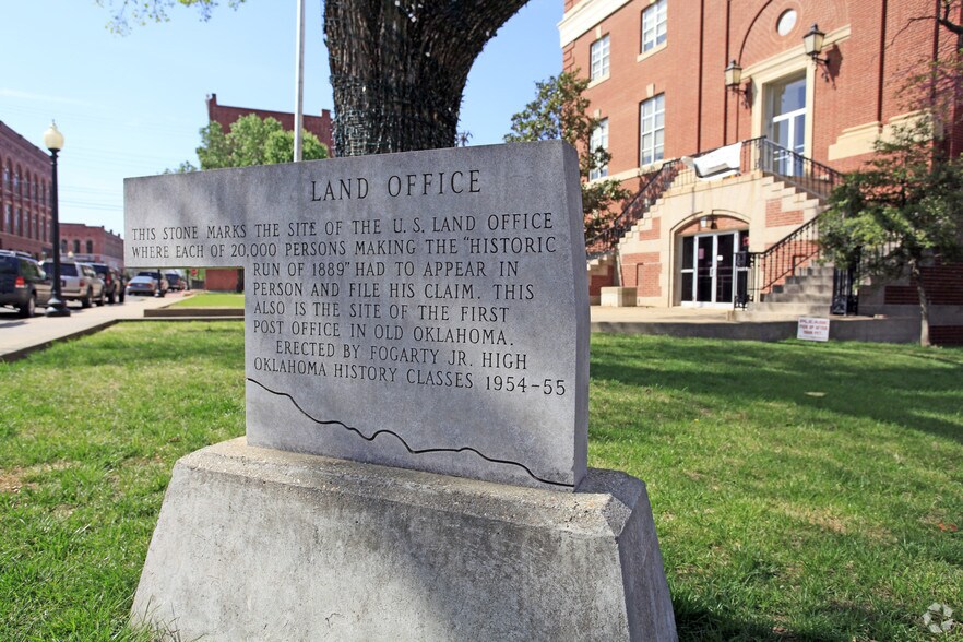 More Photos Of 201 W Oklahoma Ave, Guthrie Office For Lease