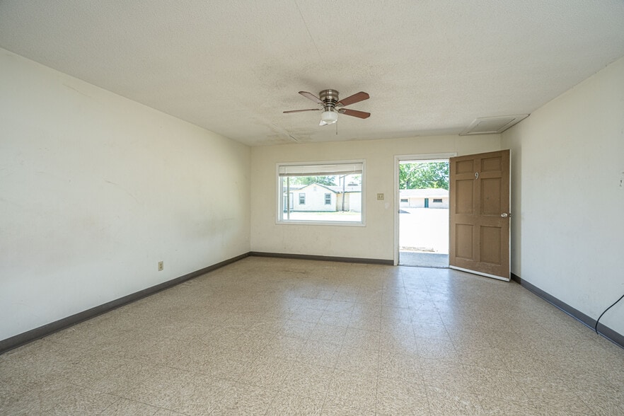 More Photos Of 1058 Edgewater Rd, Pineville Hotel For Sale