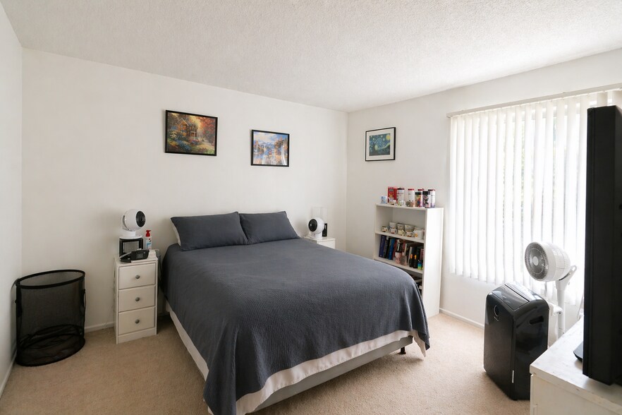 More Photos Of , Los Angeles Multifamily For Sale