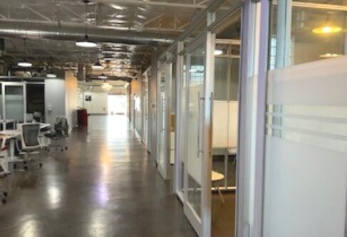 More Photos Of 1341 Conant St, Dallas Showroom For Lease