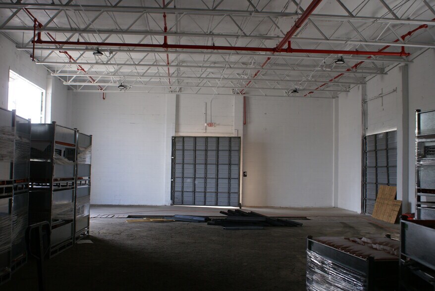 More Photos Of 680 Edgewood Ave N, Jacksonville Warehouse For Lease