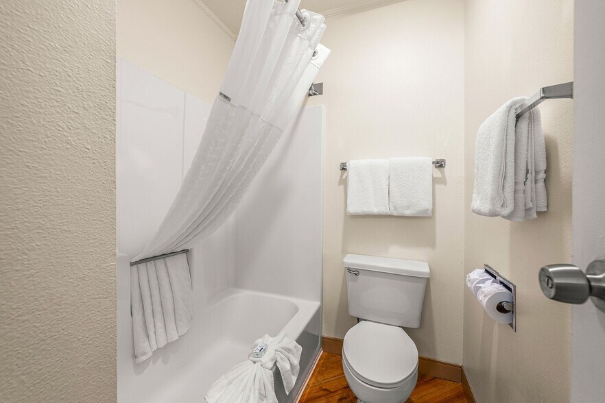 More Photos Of 602 S Falkenburg Rd, Tampa Hotel For Sale