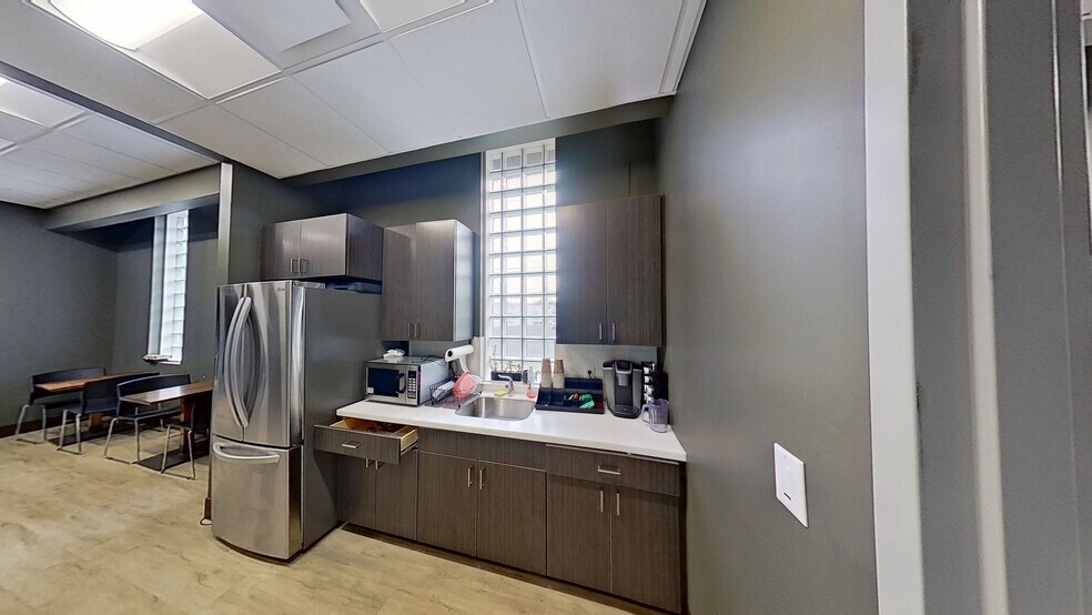 More Photos Of 203 Egel Ave, Middlesex Flex For Sale