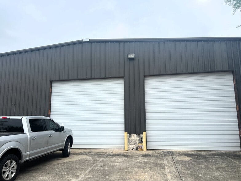 More Photos Of 7030 Windfern Rd, Houston Warehouse For Sale