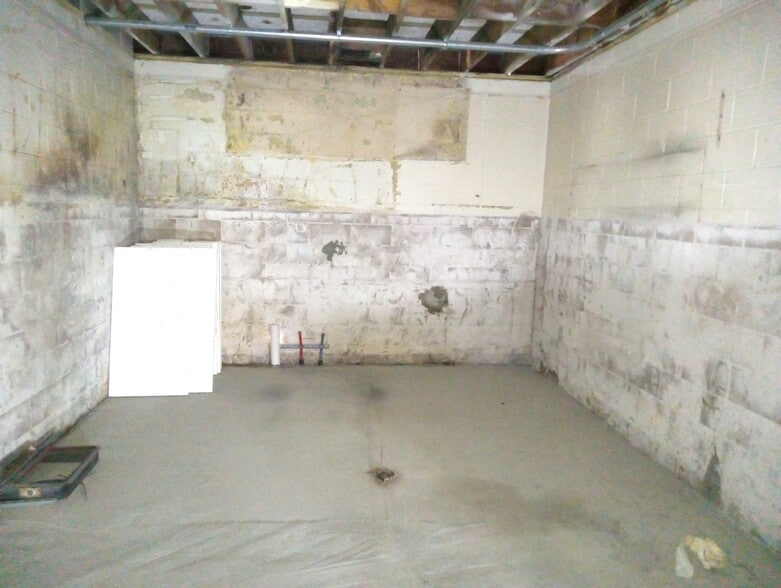 More Photos Of 10201 Abercorn St, Savannah Bar For Lease