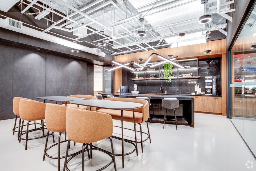 More Photos Of 45 S 7th St, Minneapolis Office For Lease
