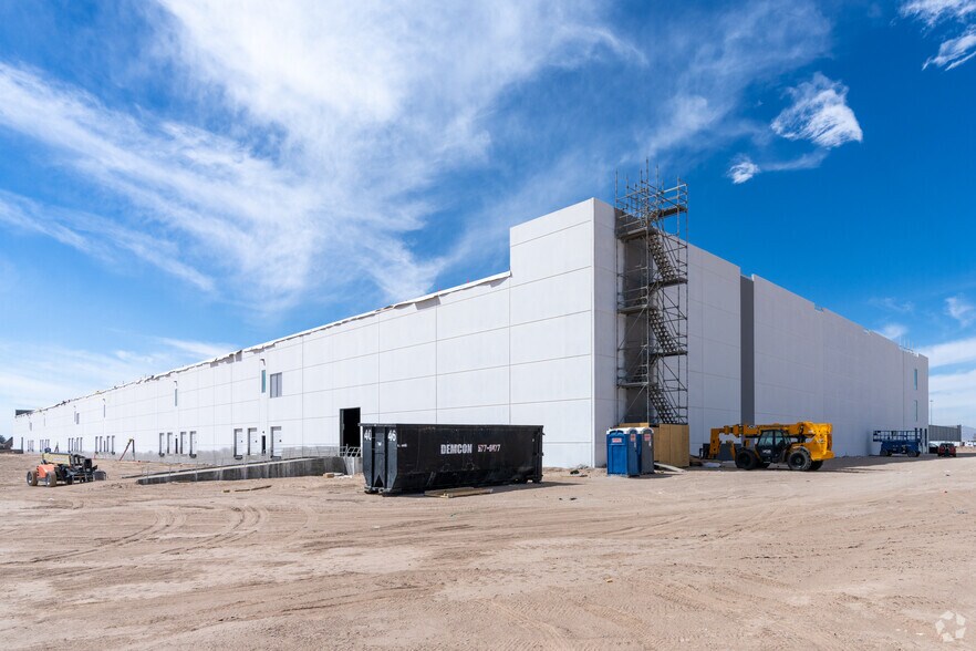 More Photos Of SEQ I-10 & 375 Loop, El Paso Unknown For Lease