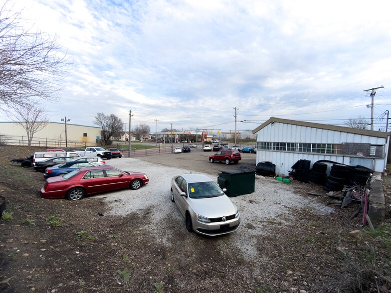 More Photos Of 2203 Navarre Rd, Canton Auto Dealership For Sale