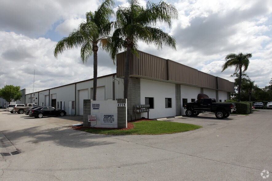 More Photos Of 4755 Mercantile Ave, Naples Unknown For Lease