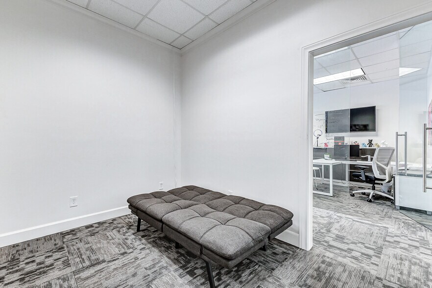 More Photos Of 7930 Broadway St, Pearland Medical For Lease