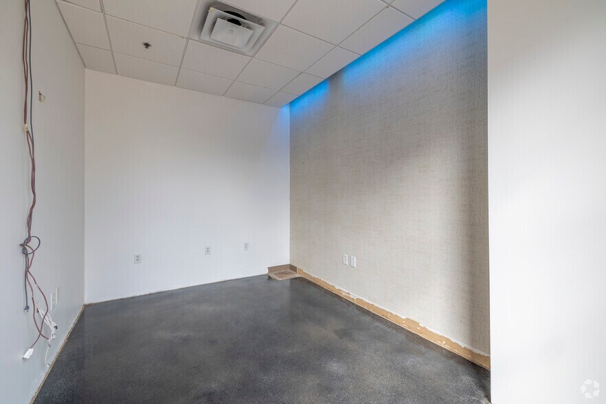 More Photos Of 21 E 6th St, Tempe Loft Creative Space For Lease