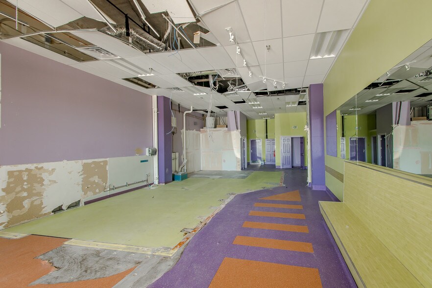 More Photos Of 4001 Nicholson Dr, Baton Rouge Hotel For Lease