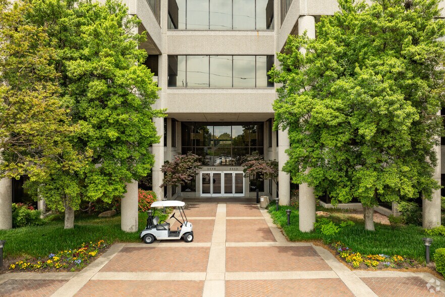 More Photos Of 2650 Thousand Oaks Blvd, Memphis Office For Lease