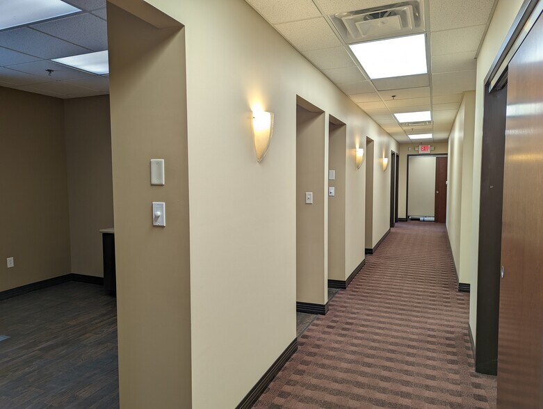 More Photos Of 13590 N Meridian St, Carmel Medical For Lease