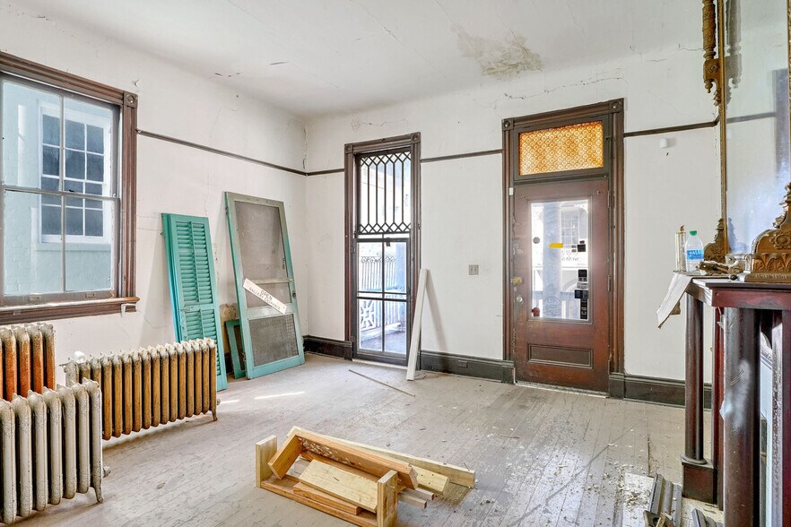 More Photos Of 818 Royal St, New Orleans Freestanding For Lease