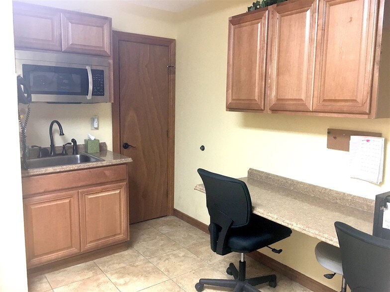 More Photos Of 515 N King St, Seguin Medical For Sale