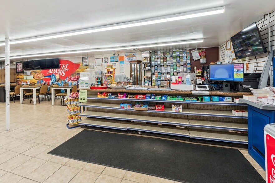 More Photos Of 117 Clinton St, Shrewsbury Freestanding For Sale