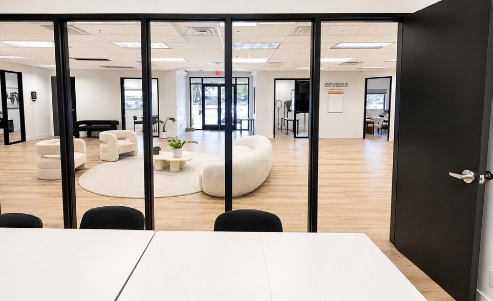 More Photos Of 728 N Monterey St, Gilbert Service For Lease