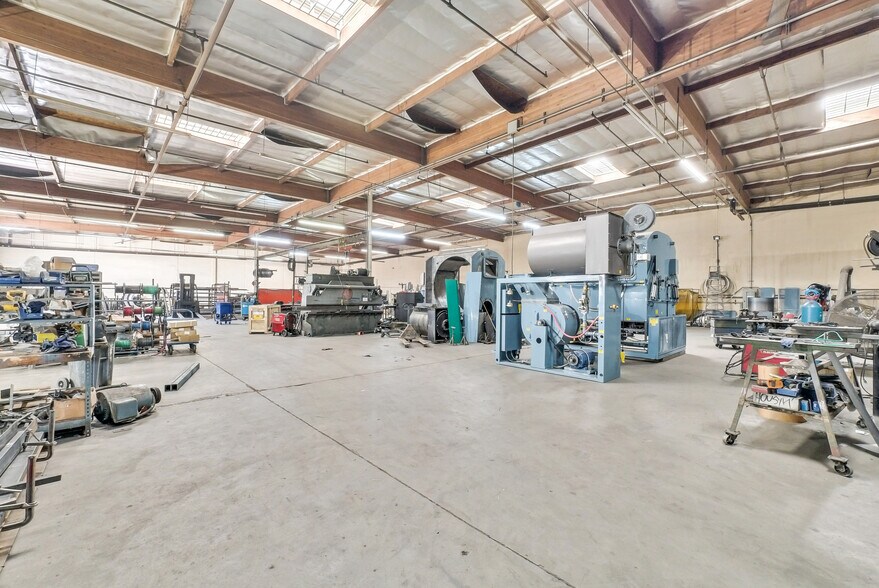 More Photos Of 207-211 Erie St, Pomona Warehouse For Lease