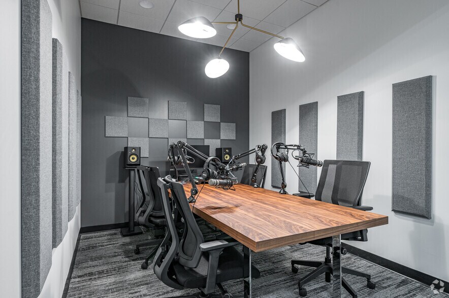 More Photos Of 7701 Lemmon Ave, Dallas Coworking Space