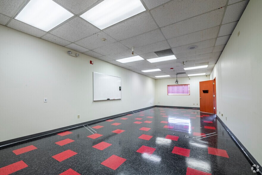 More Photos Of 481 California St, Grants Pass Industrial For Sale