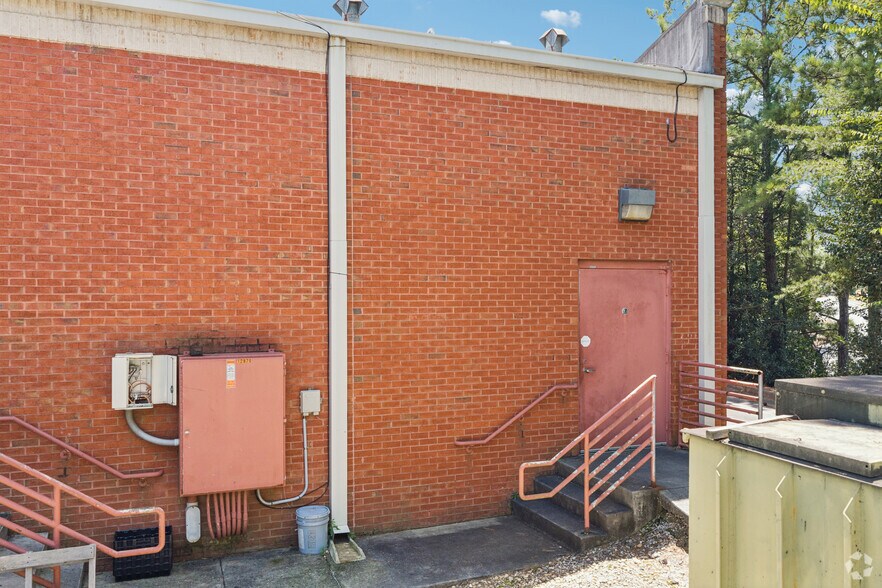 More Photos Of 12872 State Highway 9, Alpharetta Storefront For Lease