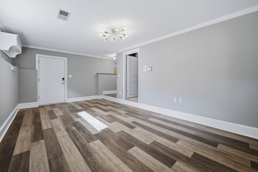 More Photos Of 574 East Ave NE, Atlanta Specialty For Sale