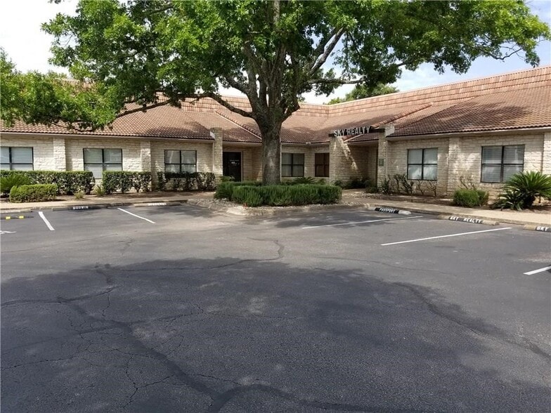 More Photos Of 4501 Spicewood Springs Rd, Austin Office For Lease