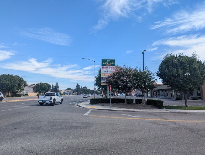 More Photos Of 8000 Mcnair Ln, Bakersfield Storefront Retail Office For Lease