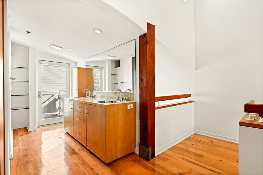 More Photos Of 615 Hampton Dr, Venice Apartments For Sale
