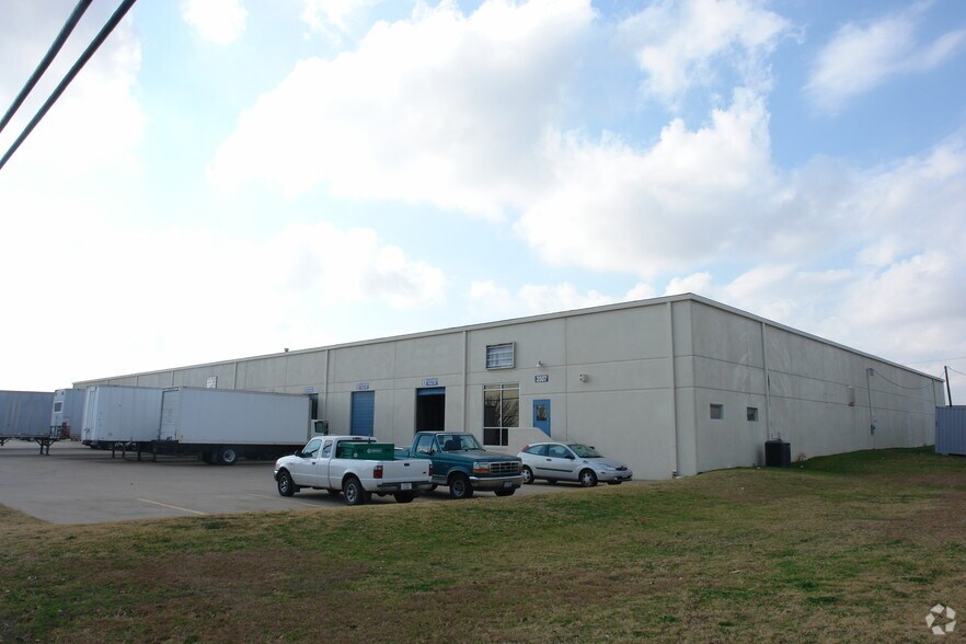 More Photos Of 3501-3507 S Raider Dr, Hurst Industrial For Sale