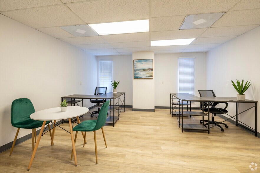 More Photos Of 5925 E Dr Martin Luther King Jr Blvd, Tampa Office For Lease