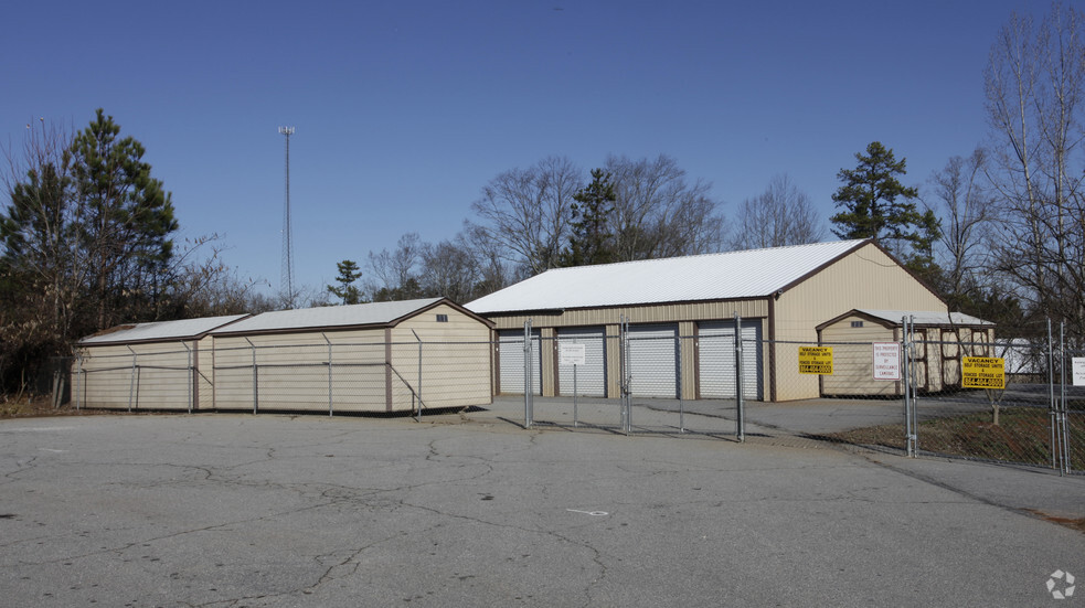 Primary Photo Of 923 Anderson Dr, Liberty Self Storage For Sale