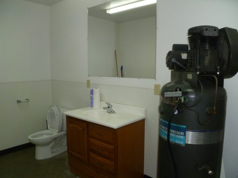 More Photos Of 18824 Smokey Point Blvd, Arlington Warehouse For Sale