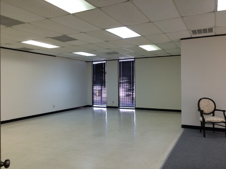 More Photos Of 5855 Sovereign Dr, Houston Office For Lease