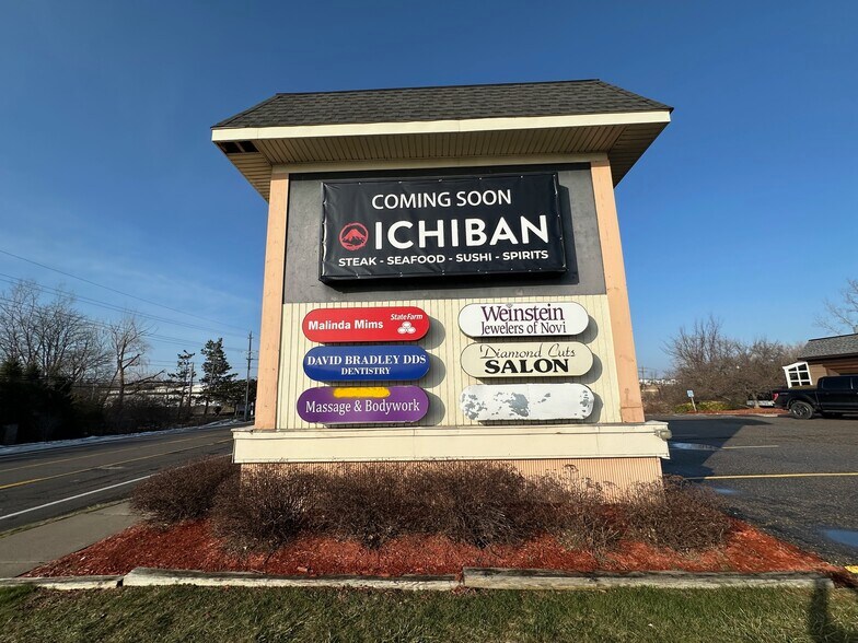 More Photos Of 41990-42050 Grand River Ave, Novi Storefront Retail Office For Lease