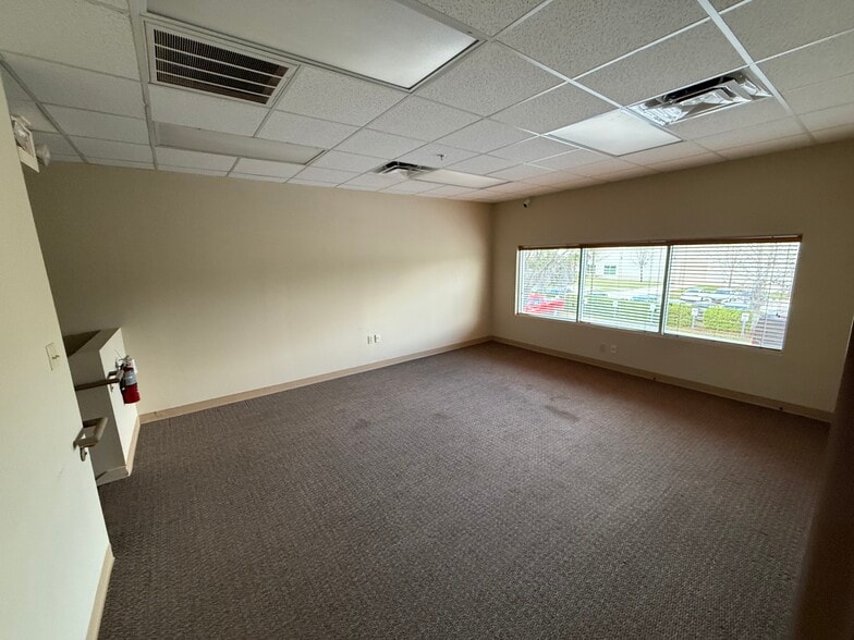 More Photos Of 6457 Hazeltine National Dr, Orlando Warehouse For Sale