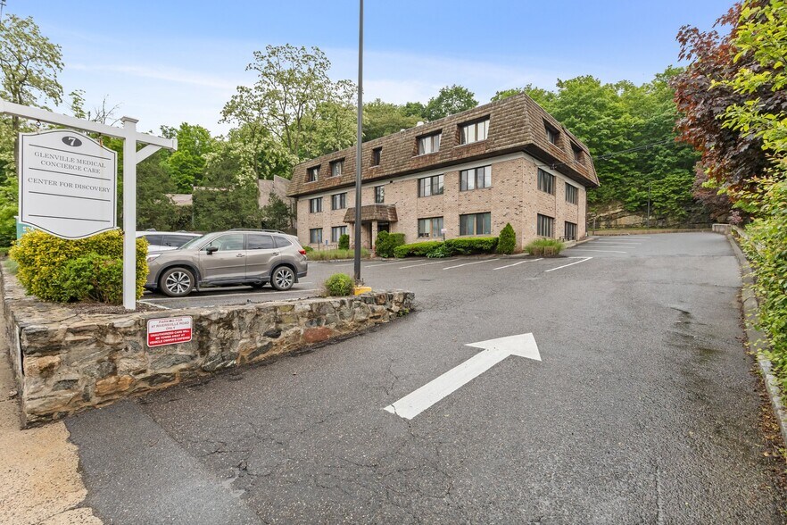 More Photos Of 7 Riversville Rd, Greenwich Medical For Lease