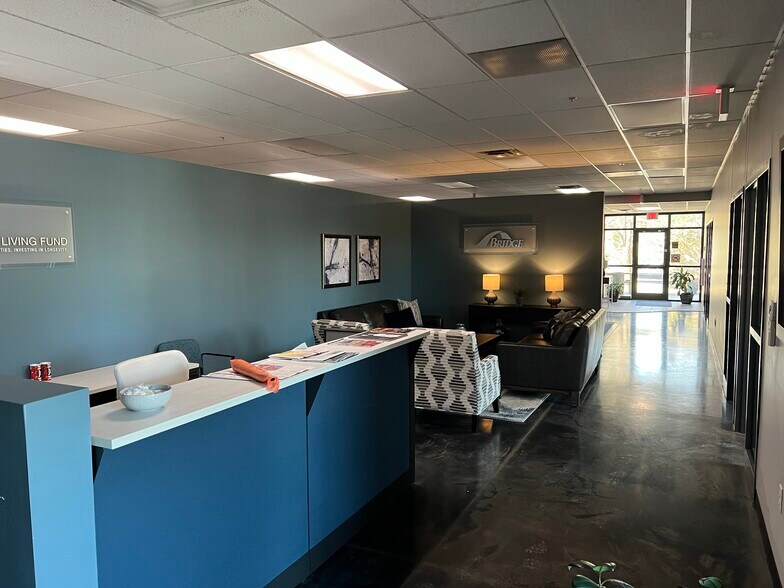 More Photos Of 16825-16829 W 116th St, Lenexa Research And Development For Lease