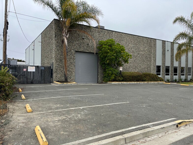 More Photos Of 477 Roland Way, Oakland Warehouse For Lease