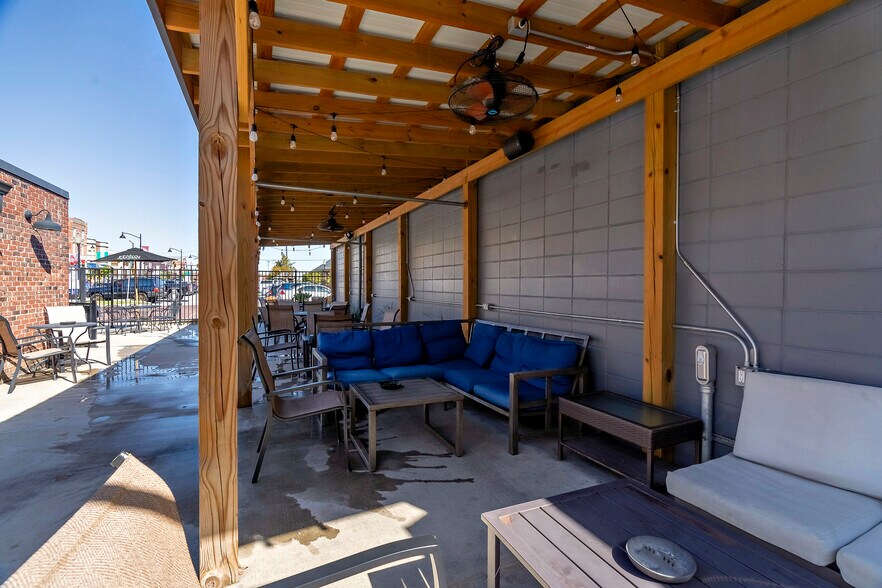 More Photos Of 101 W Monroe St, Carbondale General Retail For Sale