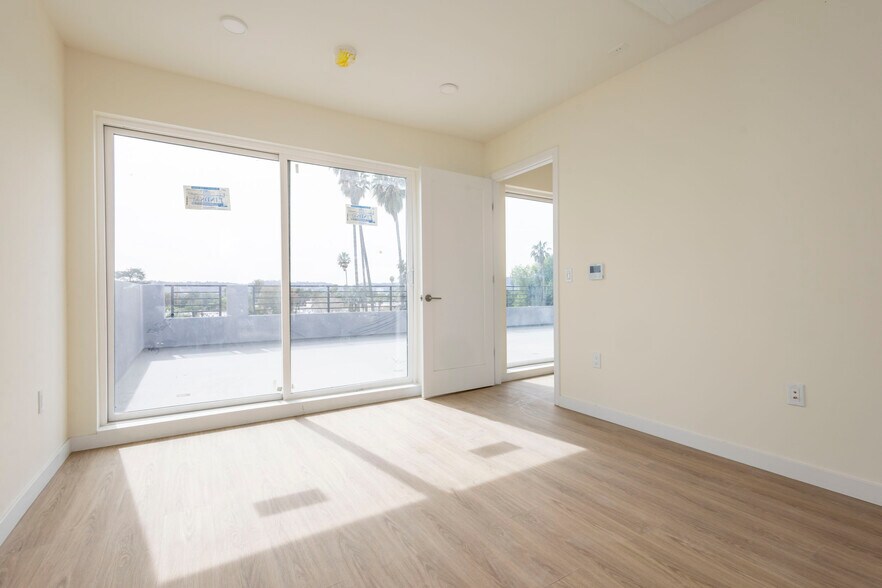 More Photos Of 14629 W Erwin St, Van Nuys Apartments For Sale