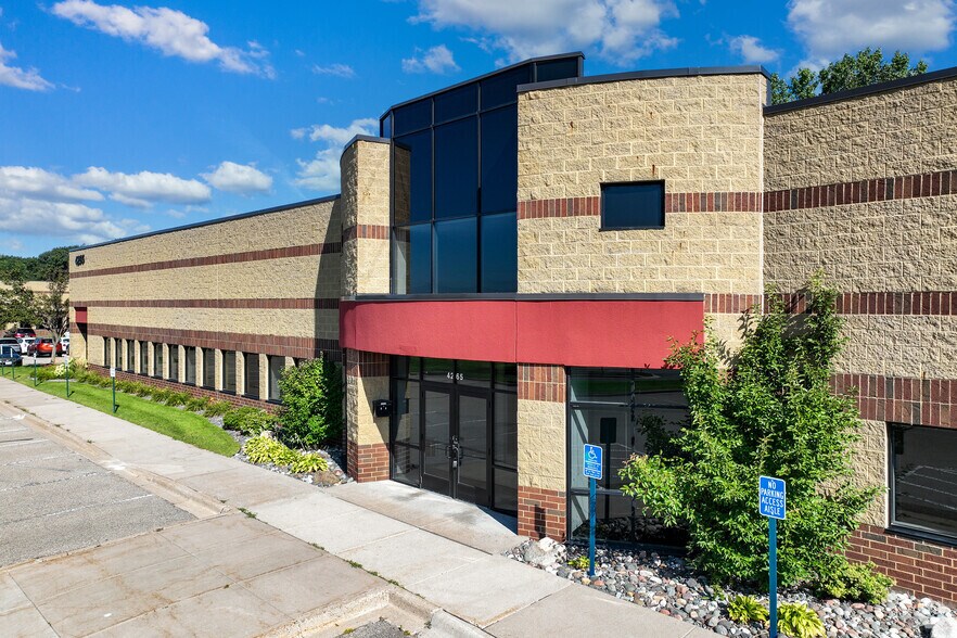 More Photos Of 4265 N Lexington Ave, Arden Hills Office For Lease