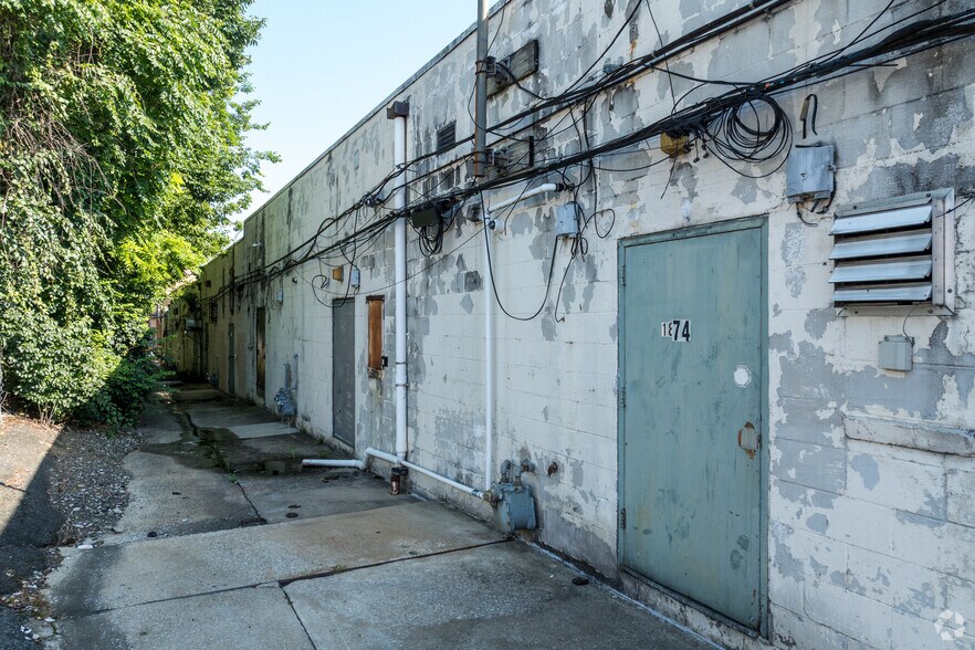 More Photos Of 1800 Delmar Dr, Folcroft Unknown For Lease